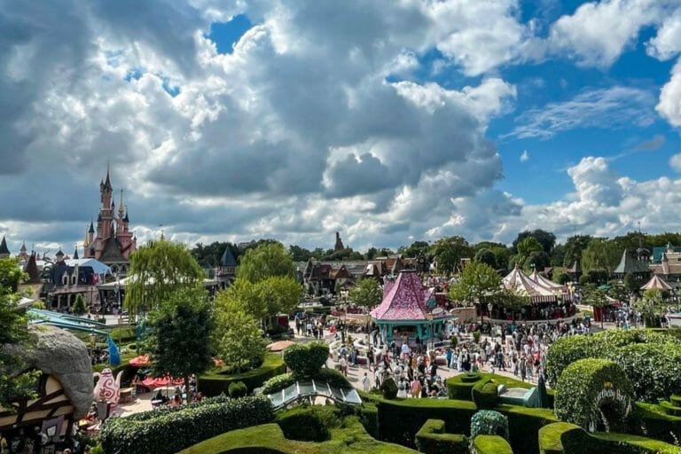 A Simple One Day Disneyland Paris Itinerary for 2 Parks